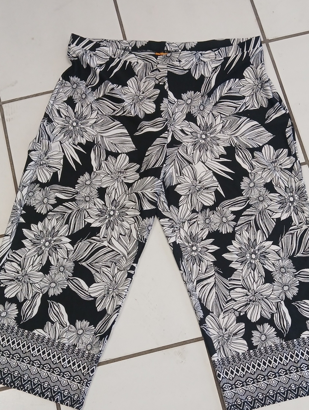 Black & White Floral Wide-Leg Pants